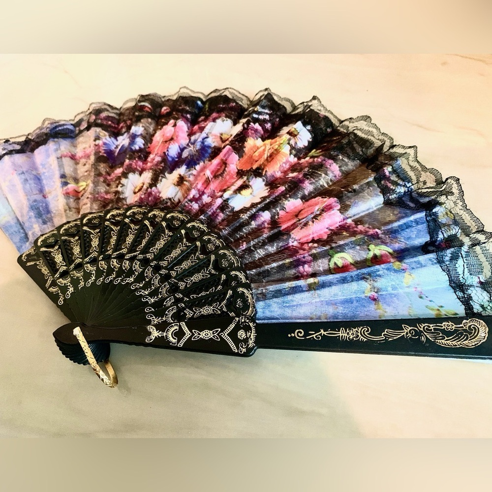 3222 Elegant Floral Patterned Hand Fan